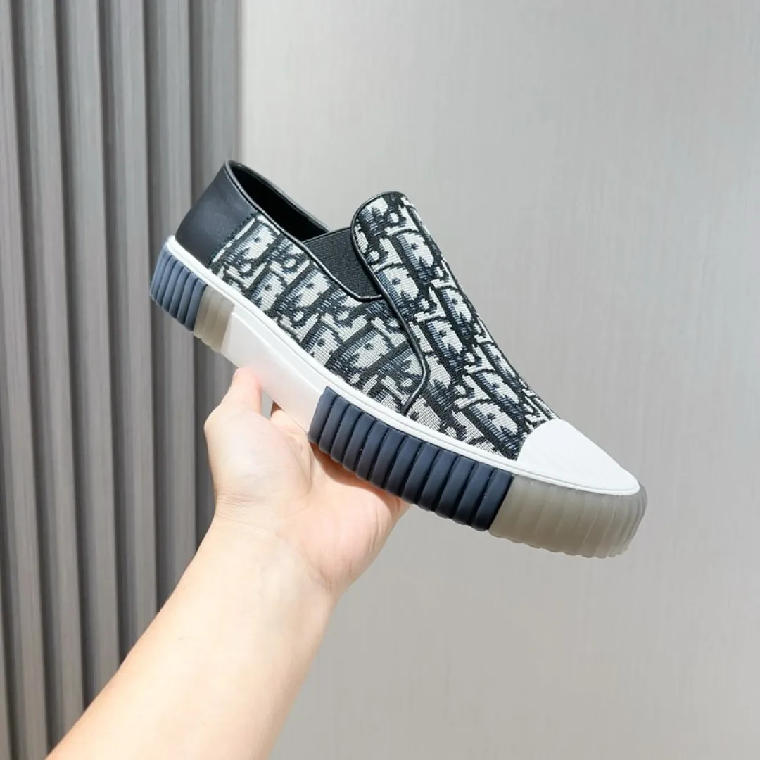 Men's men's shoes💰P400💰[DIOR] Dior's new slip-on shoes🆕Exclusive hot-selling items in stock✨Very comfortable on the feet, fine workmanship Material: Original fabric➕High-quality sheepskin lining + original wear-resistant outsole👍🏻Features: High-end and comfortable, purely handmade to create the perfect shoe that suits you best. Number of yards: 38–45